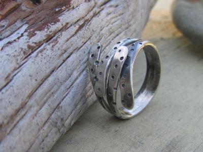 *SOLD OUT* Sterling silver ring "Rain Hug"